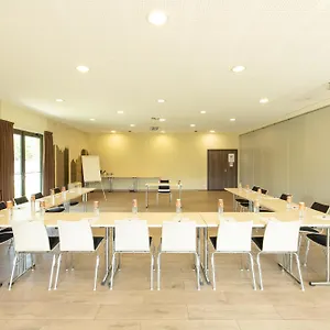 מלון Golden Tulip Le Paradou